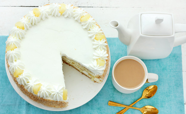 טורט אננס וקצפת בטעם של ילדות טורט אננס וקצפת בטעם של ילדות