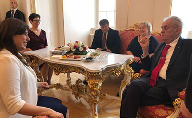 סגנית שר החוץ חוטובלי ונשיא צ'כיה