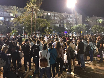 מאות הגיעו לאירוע הזיכרון בתל אביב (צילום: החדשות)