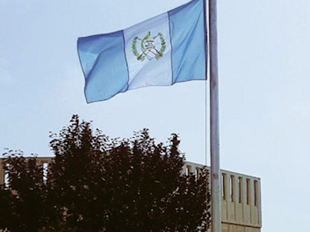 דגל גואטמלה כבר הונף בירושלים (צילום: טוויטר)