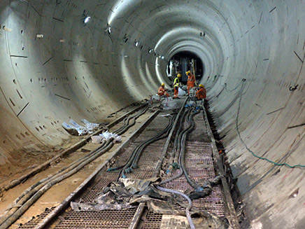 כך נראות מנהרות הרכבת מתחת לאדמה. צפו כך נראות מנהרות הרכבת מתחת לאדמה. צפו