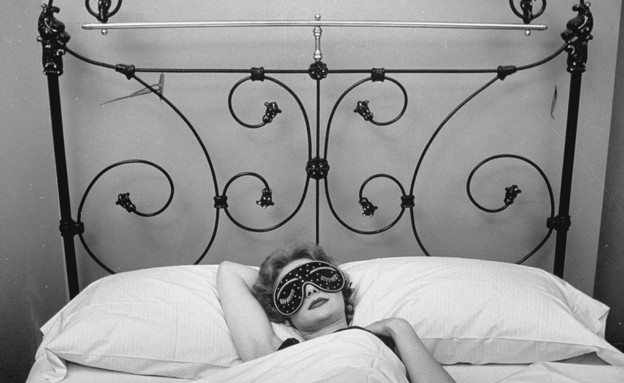 אישה במיטה (צילום: gettyimages)