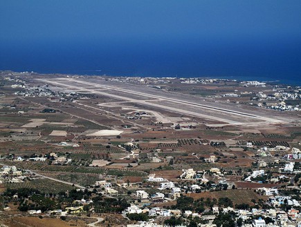 שדה התעופה בסנטוריני (צילום: ויקיפדיה)