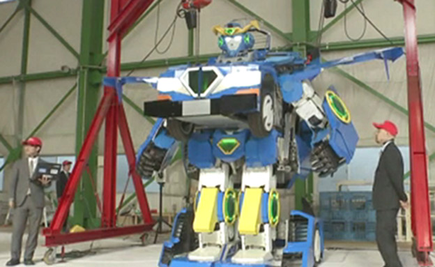 רובוטריק יפני (צילום: חדשות 2)