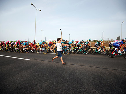 מעכו ועד יפו, רוכבי הג'ירו חצו את ישראל (צילום: רויטרס)