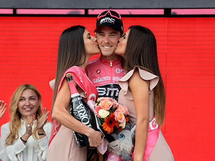 המנצחים זכו לכבוד מלכים, ג'ירו ד'איטליה (צילום: AP)