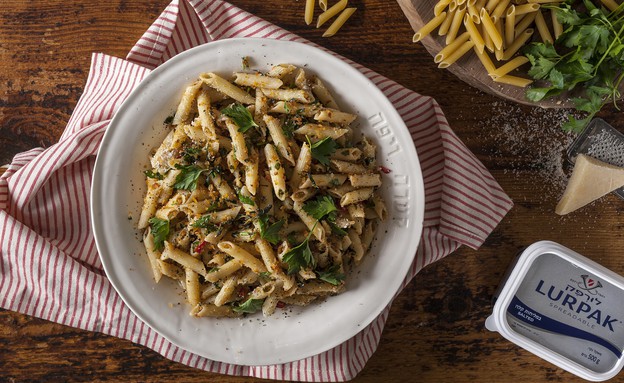 פסטה עם חמאת שום ופירורי לחם פסטה עם חמאת שום ופירורי לחם