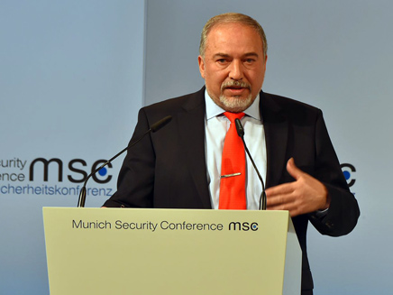 שר הביטחון ליברמן (צילום: אריאל חרמוני - משרד הביטחון)
