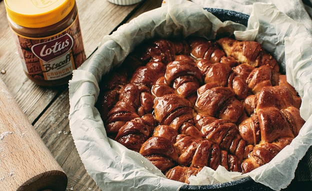 עוגת רוגלך במילוי לוטוס