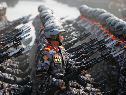 מצעד צבאי בצפון קוריאה. ארכיון (צילום: רויטרס)