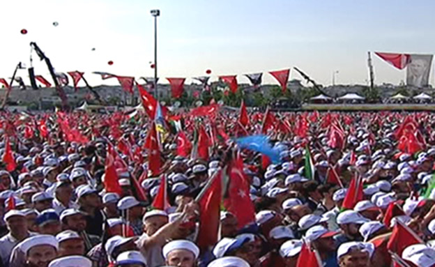 שידור ישיר מההפגנה באיסטנבול
