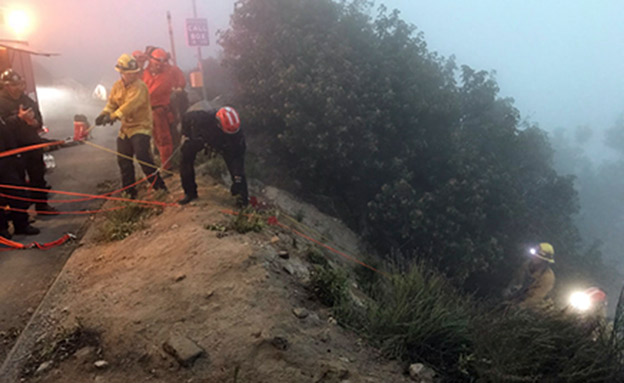 כוחות החילוץ בסן ברנדינו בפעולה (צילום: כבאות סן ברנרדינו)