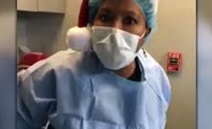 הרופאה שצילמה עצמה רוקדת בחדר הניתוח (צילום: CNN)