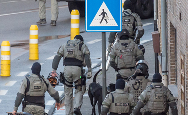 בלגיה: 2 שוטרים נורו למוות (צילום: AP)