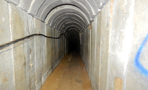 פתח המנהרה שהותקפה (צילום: דובר צה"ל)