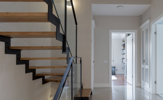בית במרכז, עיצוב עינב גלילי, מדרגות (צילום: גלעד רדט)
