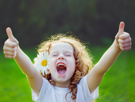 ילדה שמחה (אילוסטרציה: Yuliya Evstratenko, shutterstock)