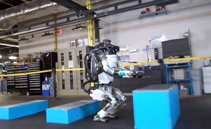 רובוט אנושי רובוטים של בוסטון דיינמיקס (צילום: חדשות 2)