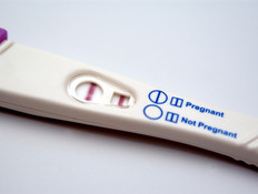 בדיקת הריון (צילום: jrsower, Istock)