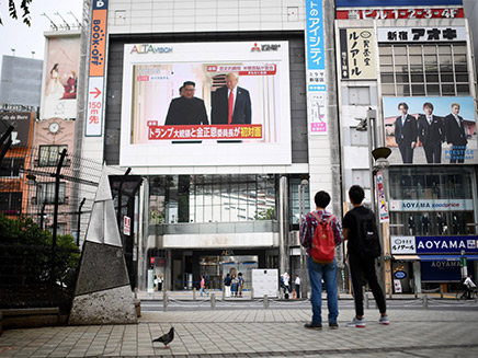 כך עקבו ביפן אחרי ההתפתחויות (צילום: SKY NEWS, חדשות)