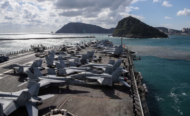 נושאות מטוסים בחצי האי הקוריאני (צילום: רויטרס, חדשות)