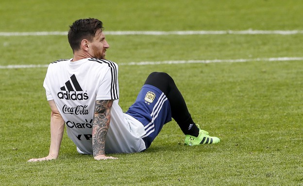 ליאו מסי באימון נבחרת ארגנטינה למונדיאל 2018 (צילום: Gabriel Rossi/Stringer/getty images)
