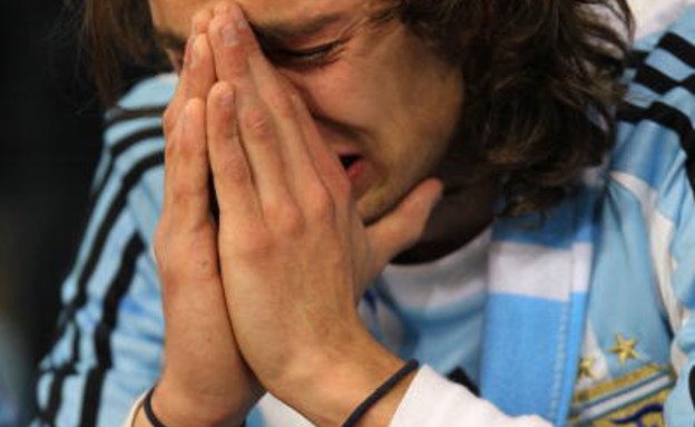 אוהד ארגנטינה בוכה (צילום: Chris McGrath/Getty Images)