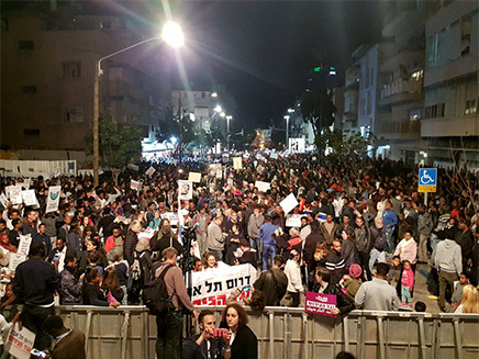 הפגנות בעד ונגד הגירוש בתל אביב (צילום: אלון לי גרין, חדשות)