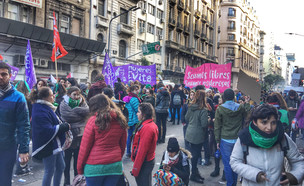 הפגנה בעד הפלות בארגנטינה (צילום: Brainsil, shutterstock)