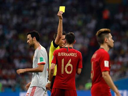 ברונו פרננדס מקבל צהוב מול ספרד, האם זה מה שישפיע על המיקום בסוף ש