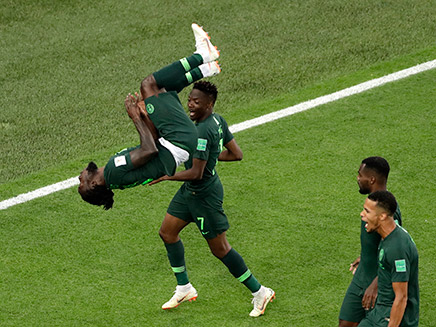 כמעט הצליחו להפתיע. שחקני ניגריה (צילום: AP, חדשות)