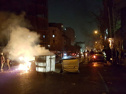 ההפגנות נגד המשטר באירן (צילום: רויטרס, חדשות)
