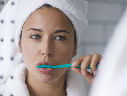 מצחצחת שיניים (צילום: icsnaps, shutterstock)