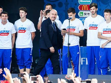 המאמן צ'רצ'סוב, גם הוא התרגש מהעידוד של הקהל (getty) (צילום: ספורט 5)