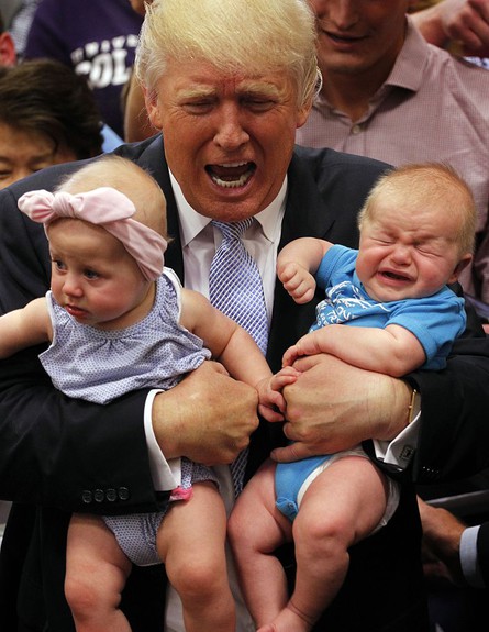 דונלד טראמפ מחבק תינוקות בעצרת בחירות בדנבר (צילום: Joe Mahoney, Getty Images)