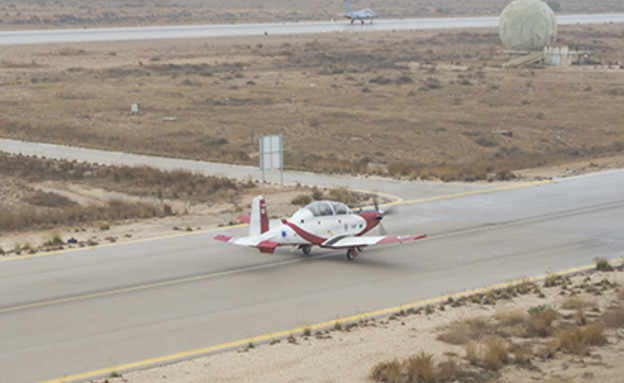 טיסה ראשונה (צילום: קורל דביר, בטאון חיל האוויר)