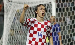 לוקה מודריץ' בנבחרת קרואטיה ב-2006 (צילום: Bryn Lennon, getty images)
