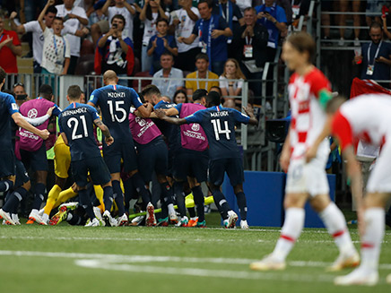 צרפת מנצחת בגמר המונדיאל (צילום: AP, חדשות)