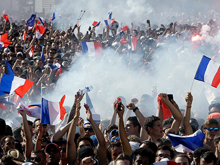 צרפת מנצחת בגמר המונדיאל (צילום: AP, חדשות)