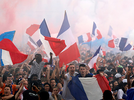 מיליוני צרפתים יצאו לרחובות (צילום: רויטרס, חדשות)
