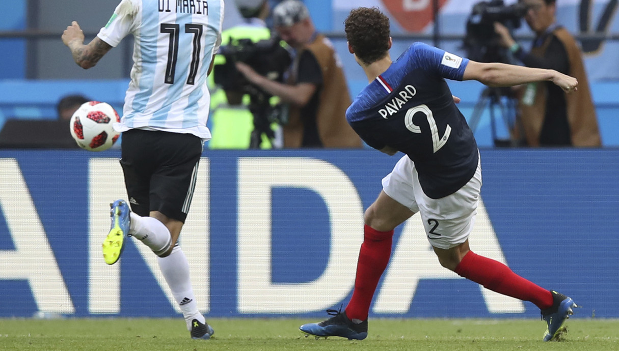 בנג'מין פאבר מצרפת כובש מול ארגנטינה במונדיאל 2018