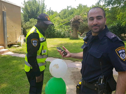 בלון תבערה שנחת בעוטף עזה, היום (צילום: כפיר, חדשות)