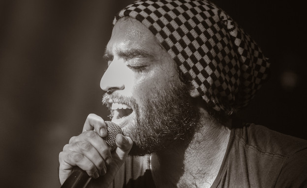 טונה בהופעה