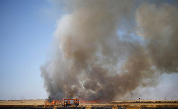 שריפה מעפיפון תבערה (ארכיון) (צילום: אלי כהן דובר כבאות מחוז דרום, חדשות)
