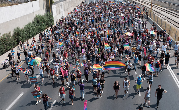 הפגנה של האוכלוסייה הגאה בתל אביב (צילום: פלאש 90, חדשות)