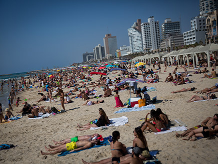חוף הים בתל אביב, ארכיון (צילום: מרים אלסטר / פלאש 90, חדשות)