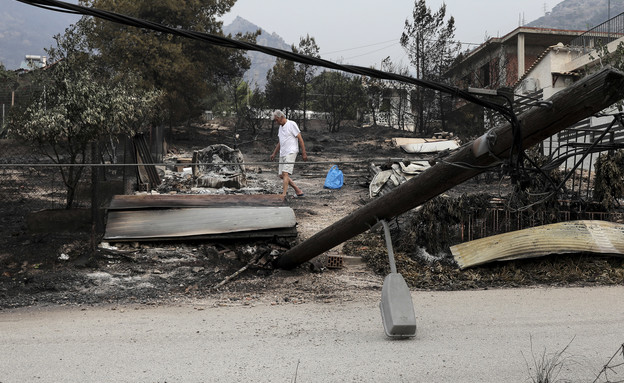 שרפות ענק ביוון (צילום: Yorgos Karahalis, AP)
