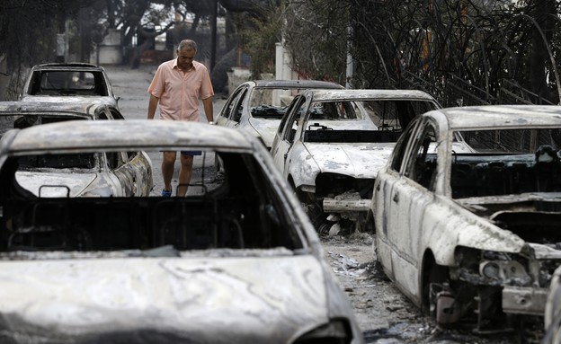 שרפות ענק ביוון (צילום: Thanassis Stavrakis, AP)