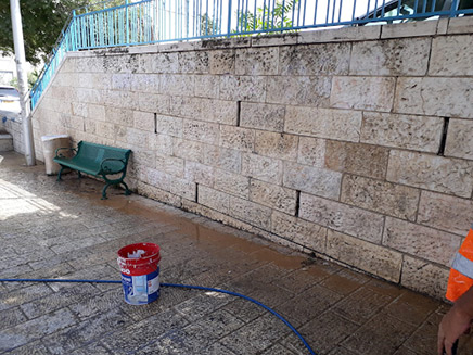 הקיר אחרי שנוקה מהכתובות (צילום: עיריית ירושלים‎, חדשות)
