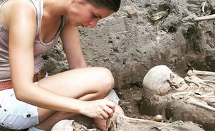 ארכיאולוגית (צילום: Instagram/muzeumicentrum)